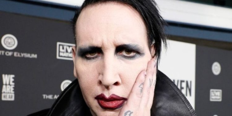 Cinsel saldırı suçuyla yargılanan Marilyn Manson'ın evine polis baskını