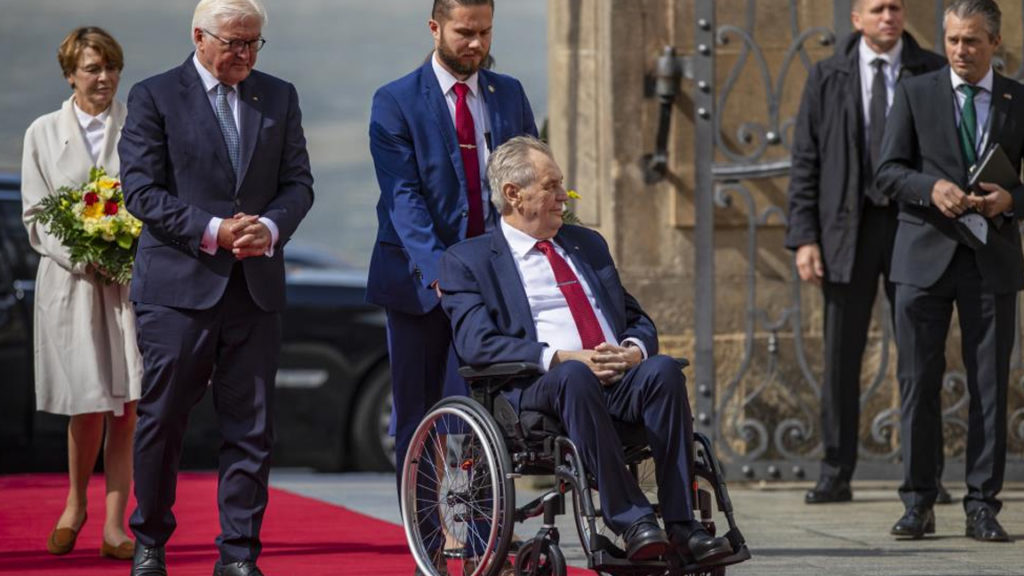 Covid-19’a yakalanan 77 yaşındaki Çekya Devlet Başkanı Zeman hastaneye kaldırıldı