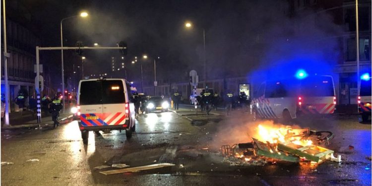 Covid: Avrupa'da yeni önlemlere karşı protestolar yayılıyor