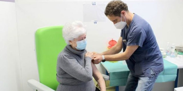 Covid: İtalya’da 3. doz aşı için bekleme süresi 5 aya indirildi