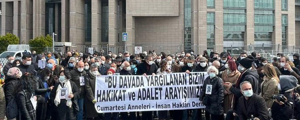 Cumartesi Anneleri yargılanıyor: Avukatların tamamı salonu terk etti