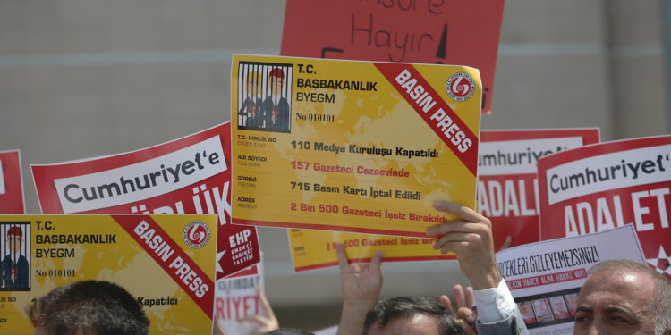 Cumhuriyet gazetesinde yayın yönetmeninden habersiz 8 kişi işten çıkarıldı