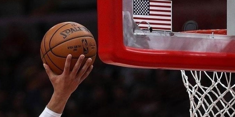 Curry rekor kırdı, Warriors kazandı