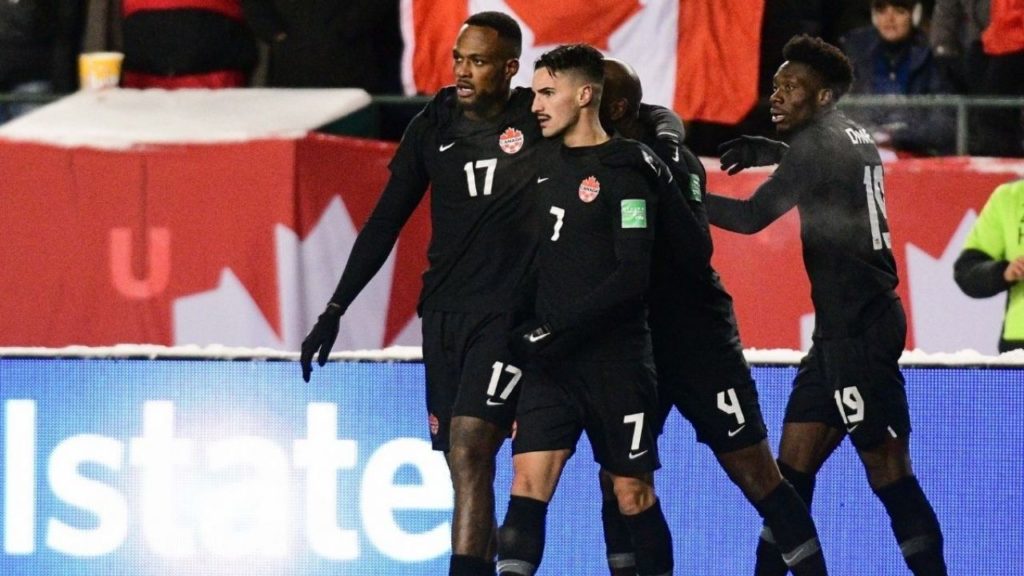 Cyle Larin 2 gol attı, Kanada 21 yıl sonra Meksika'yı yendi