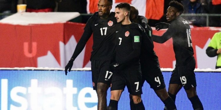 Cyle Larin 2 gol attı, Kanada 21 yıl sonra Meksika'yı yendi