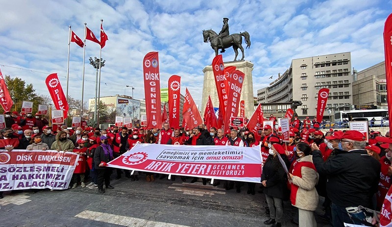 DİSK’ten TL eylemi: Türk lirası değer kaybettikçe, biz kaybediyoruz, emeğimiz ucuzluyor