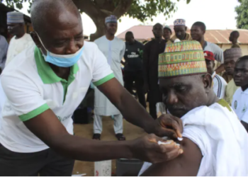 DSÖ yetkilisi: Covid artık yoksul ülkelerin pandemisi oluyor