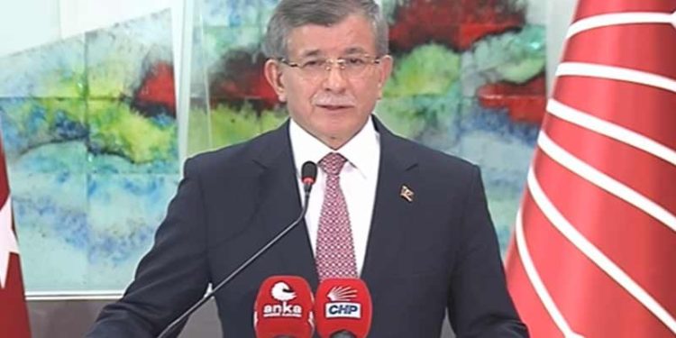Davutoğlu: Başta TÜİK ve Merkez Bankası olmak üzere büyük bir çözülme yaşanıyor