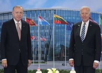 Davutoğlu'ndan Erdoğan'a 'zihniyet' tepkisi: Tek amacı Biden ile görüşmekmiş