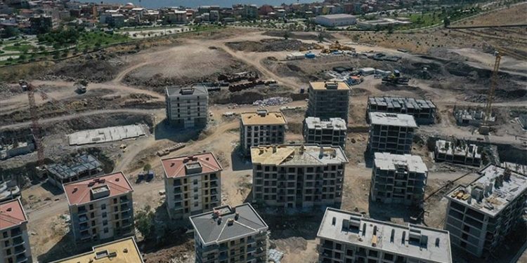 Deprem konutlarını İsmailağa Cemaati'ne yaptırmışlar