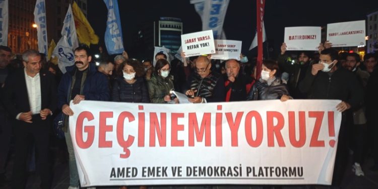 Diyarbakırlılar ekonomik krizi protesto etti: Hükümet istifa