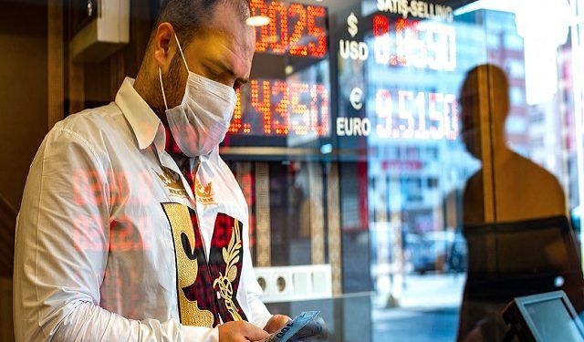 Dolar kırmızı çizginin eşiğinde