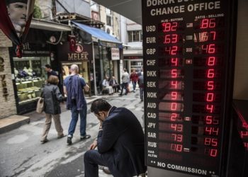 Dolarda gece tarifesi: 10,96 TL, gözler Merkez Bankası’nda