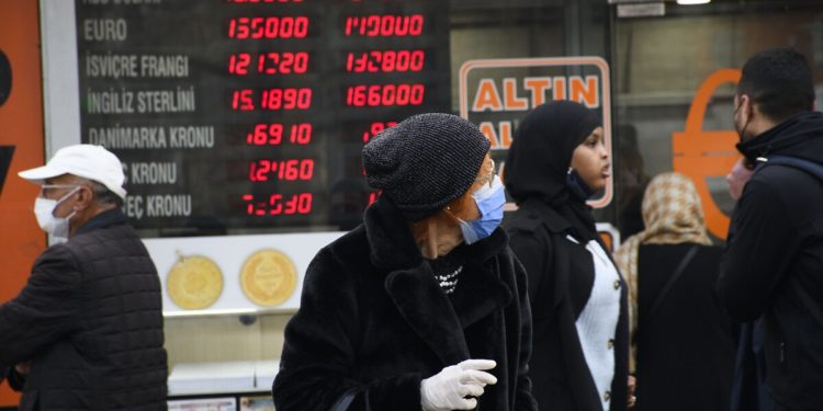 Dolarda neler oluyor: Sert düştü!