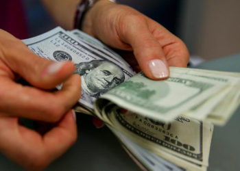 Dolarda sert dalgalanma sürüyor, TL haftaya değer kaybıyla başladı