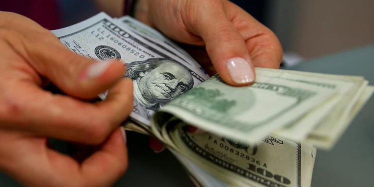 Dolarda sert dalgalanma sürüyor, TL haftaya değer kaybıyla başladı