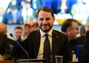 Doların 10 TL'ye y&uuml;kselmesinin ardından Berat Albayrak'ın s&ouml;zleri yeniden g&uuml;ndemde