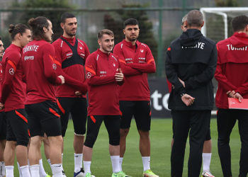 "Dört büyükler" milli takımlara kaç futbolcu gönderdi?