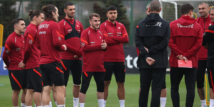 "Dört büyükler" milli takımlara kaç futbolcu gönderdi?