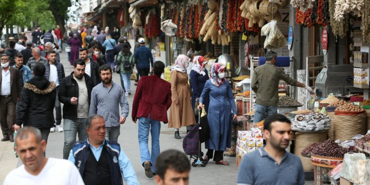 Döviz kurları artıyor, asgari ücret eriyor: Avrupa’da asgari ücretle çalışan oranları ne kadar?