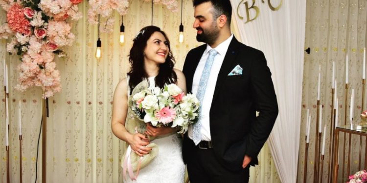 Düğünlerinde takı kavgası çıkan doktor çiftten karşılıklı tazminat talebi