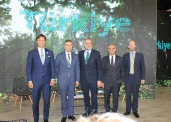 Eczacıbaşı CEO’su Gümrah, İklim Zirvesi’nde konuştu: Su ayak izimizi kaydadeğer oranda iyileştirdik