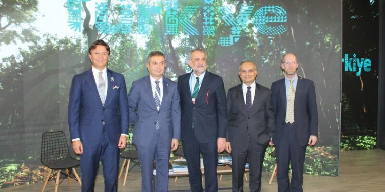 Eczacıbaşı CEO’su Gümrah, İklim Zirvesi’nde konuştu: Su ayak izimizi kaydadeğer oranda iyileştirdik