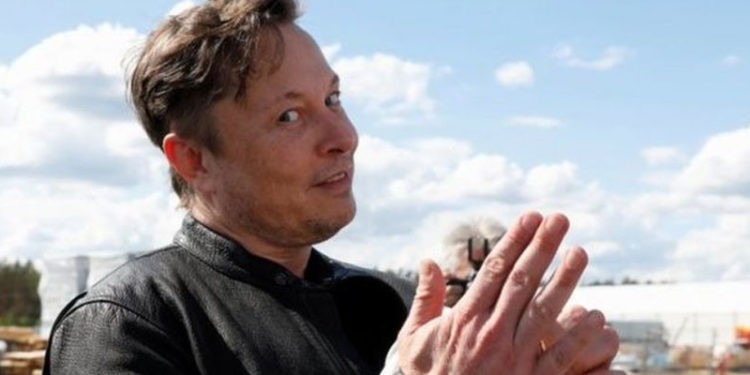 Elon Musk'ın Twitter anketinde, Tesla'daki 21 milyar dolarlık hissesini satması sonucu çıktı