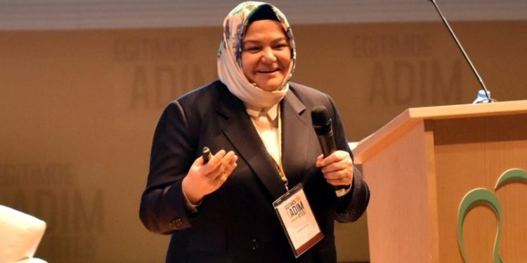 'En az üç çocuk' fikrinin mucidi eski bakan Gürcan'ın üç maaş aldığı ortaya çıktı