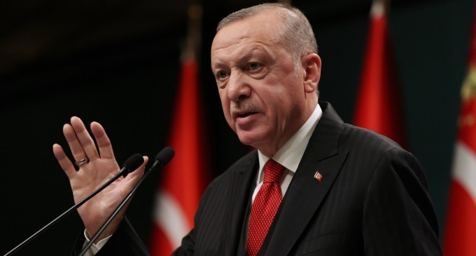 Erdoğan: Bizi ekonomi programımızdan döndüremeyecekler