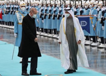 Erdoğan, BAE Veliaht Prensi El Nahyan’ı Saray’ın kapısında karşıladı