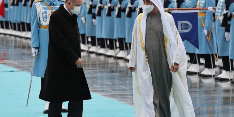 Erdoğan, BAE Veliaht Prensi El Nahyan’ı Saray’ın kapısında karşıladı