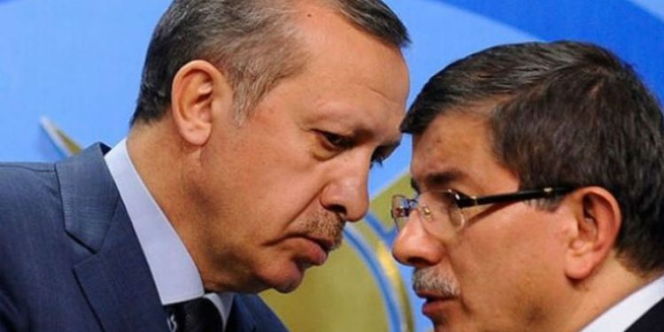'Erdoğan ile Davutoğlu telefonda kavga etti'