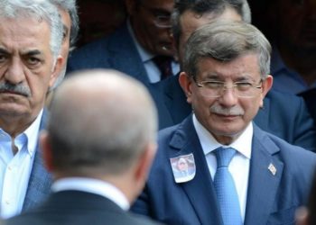 Erdoğan ile Davutoğlu'nun telefondaki kavgasını anlattı
