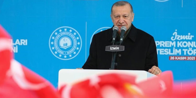 Erdoğan İzmir'de: Şehrin yerel yönetimlerdeki çeyrek asırlık ihmalini de içimiz acıyarak takip ediyoruz