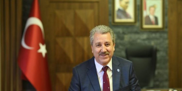 Erdoğan'ı 382 akademisyen ve pankartlarla karşılayan rektör, Ege Üniversitesi'ne yeniden atandı