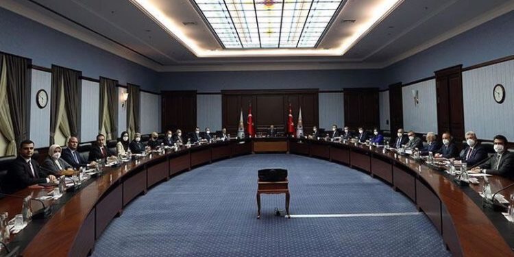 Erdoğan’dan AKP MYK ile sürpriz toplantı: Dövizdeki artış bir 'operasyon', halka iyi anlatın