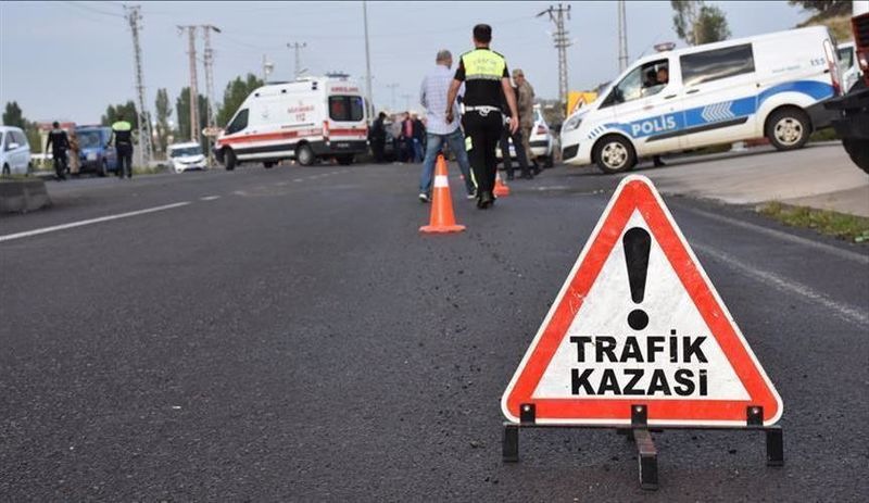 Erzincan'da yolcu otobüsü devrildi: 22 yaralı