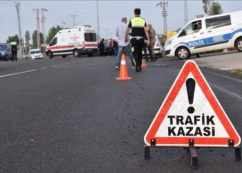 Erzincan'da yolcu otobüsü devrildi: 22 yaralı