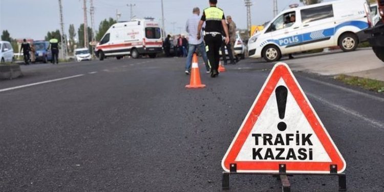 Erzincan'da yolcu otobüsü devrildi: 22 yaralı