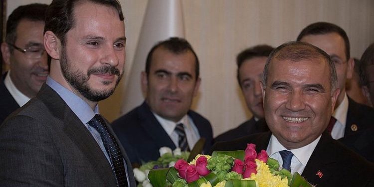 Eski AKP'li bakandan itiraf: Oğlum 'Senin partine oy vermeyeceğim baba' dedi