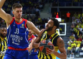 Euroleague'deki Türk derbisinde kazanan Anadolu Efes