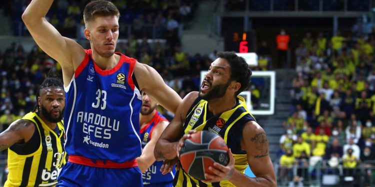 Euroleague'deki Türk derbisinde kazanan Anadolu Efes
