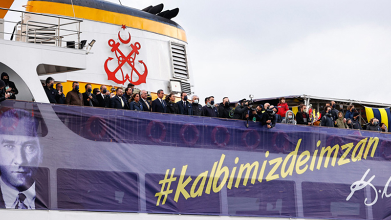 Fenerbahçe, Atatürk'ü Dolmabahçe açıklarında andı