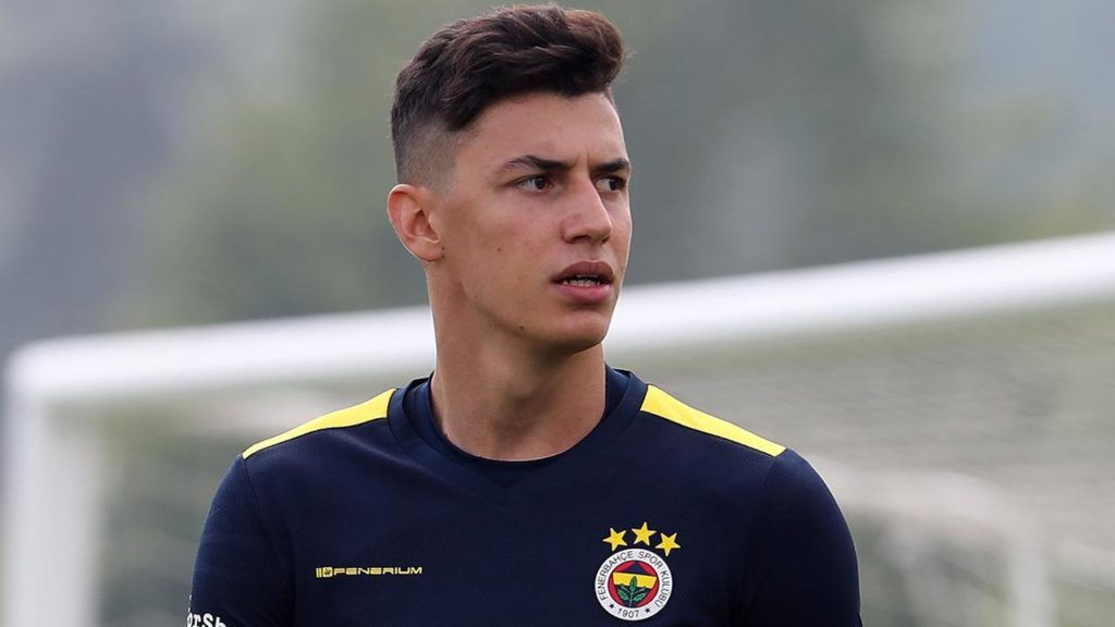 Fenerbahçe'de Berke Özer idmana çıkmadı