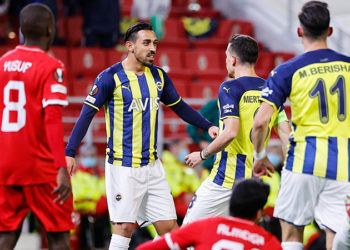Fenerbahçe Avrupa Ligi'ndeki ilk galibiyetini aldı, gruptan çıkma iddiasını sürdürdü