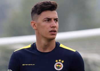 Fenerbahçe'de Berke Özer idmana çıkmadı