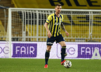 Fenerbahçe'de derbi öncesi 4 futbolcu geri dönüyor