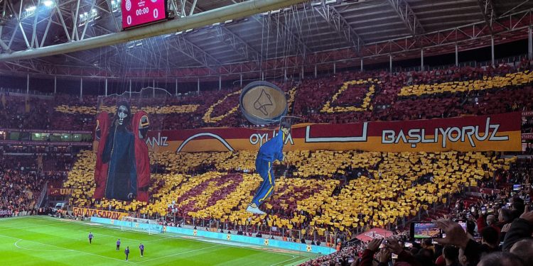 Fenerbahçe'den Galatasaray derbisine özel tişört: Bir oyuncu elendi