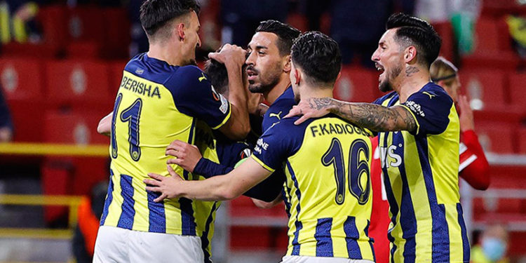 Fenerbahçe'nin Kayserispor maçı ilk 11'i belli oldu